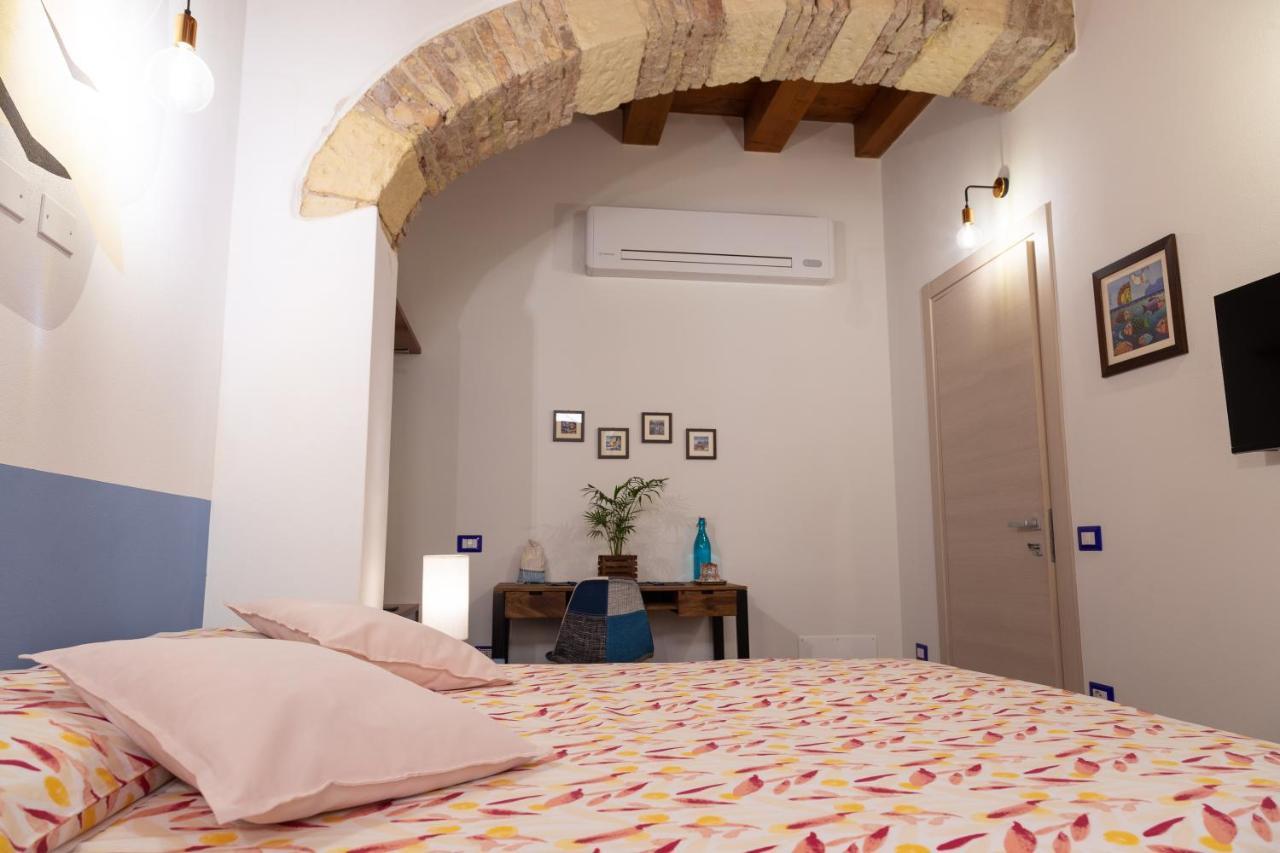 Bed and Breakfast Trigu & Mangoni Cagliari Esterno foto
